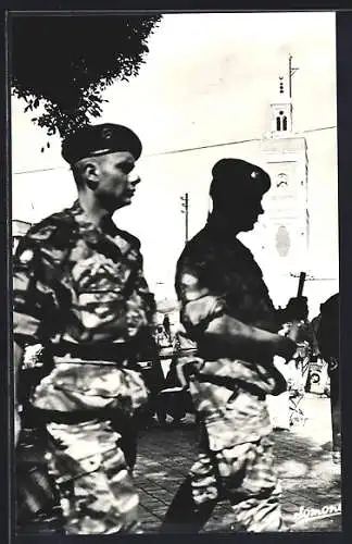 AK Alger, Les paras, Place du Gouvernement 1958, Fallschirmjäger in Uniform