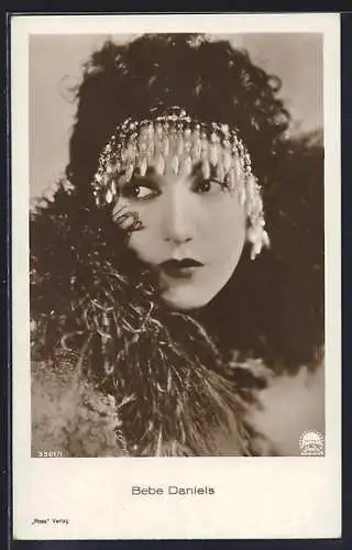 AK Schauspielerin Bebe Daniels mit Kopfschmuck