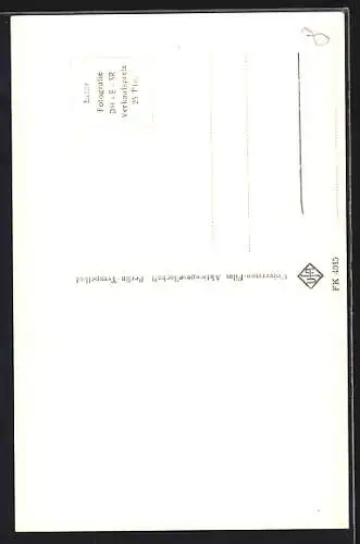 AK Schauspieler Montgomery Clift im karierten Hemd blickt nachdenklich