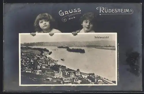 AK Rüdesheim / Rhein, Totalansicht, Passepartout mit zwei Kindern