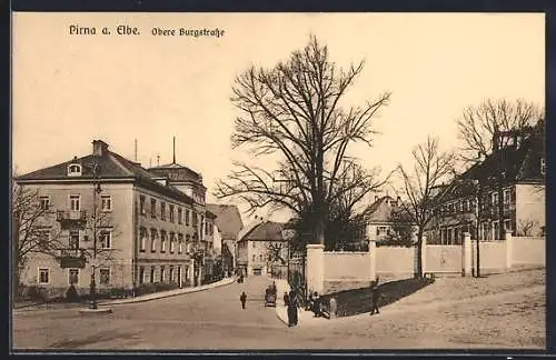 AK Pirna a. Elbe, Obere Burgstrasse mit Passanten