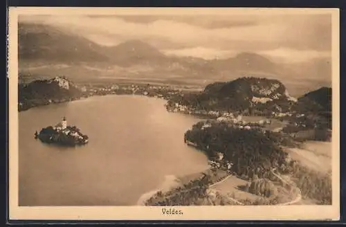 AK Veldes, Gesamtansicht mit Insel und Bergen aus der Vogelschau