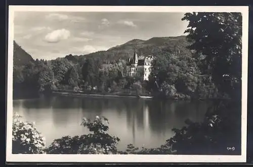 AK Bled, Turmgebäude, vom Wasser gesehen