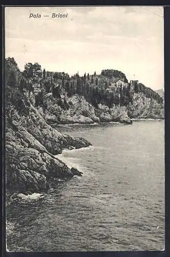 AK Pola, Blick entlang der Küste