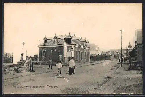 AK Cayeux-sur-Mer, Scène de rue avec bâtiments et passants