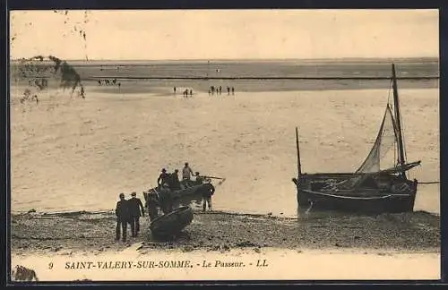 AK Saint-Valery-sur-Somme, Le Passeur et bateaux sur la plage