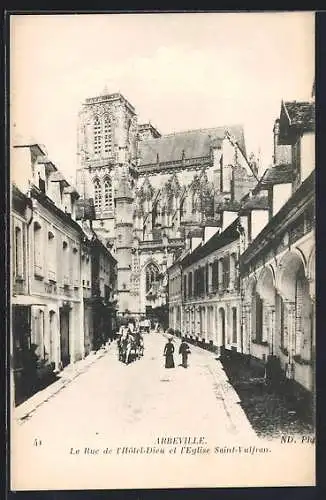 AK Abbeville, La Rue de l`Hôtel-Dieu et l`Église Saint-Vulfran