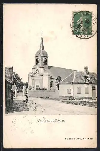 AK Vaire-sous-Corbie, Vue de l`église et des maisons environnantes