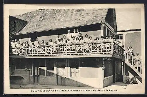 AK Amiens, Colonie St-Jean-de-St-Firmin, Cour d`entrée sur le balcon