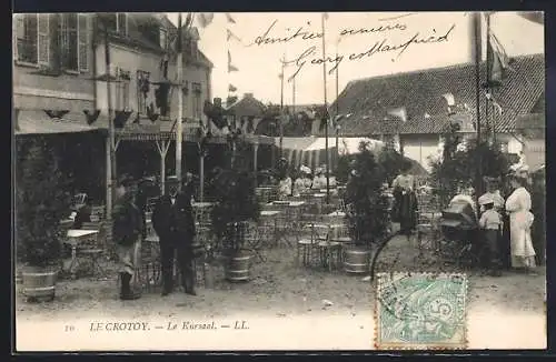 AK Le Crotoy, Le Kursaal animé avec terrasse et visiteurs