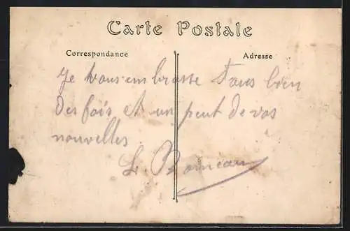 AK Le Crotoy, La Rue Eudel avec église et passants