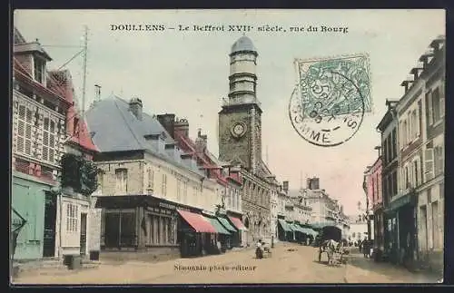 AK Doullens, Le Beffroi XVIIe siècle, rue du Bourg