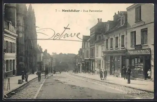 AK Montdidier, Rue Parmentier avec passants et boutiques