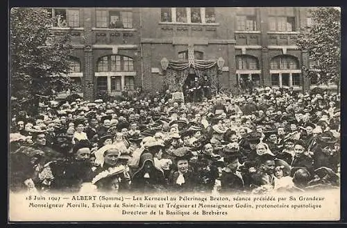 AK Albert, Les Kermesses au Pèlerinage Breton présidées par Monseigneur Morelle et Monseigneur Godin
