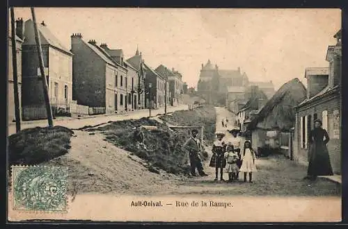 AK Ault-Onival, Rue de la Rampe avec habitants au premier plan