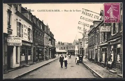 AK Cayeux-sur-Mer, Rue de la Gare animée avec hôtels et passants