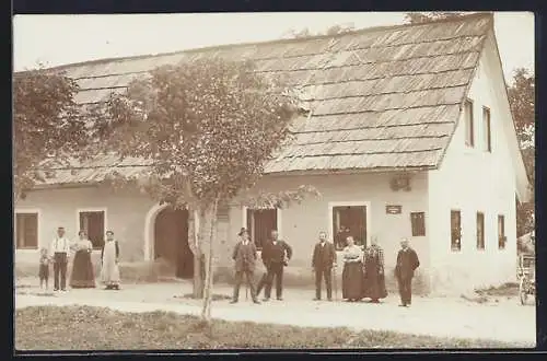 Foto-AK Velden, Augsdorf, Ortspartie mit Anwohnern