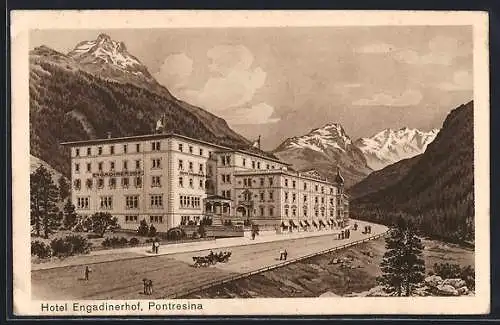 AK Pontresina, Hotel Engadinerhof mit Passanten