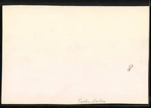Fotografie unbekannter Fotograf, Ansicht Baden-Baden, Blick nach der Stadt mit Bergen