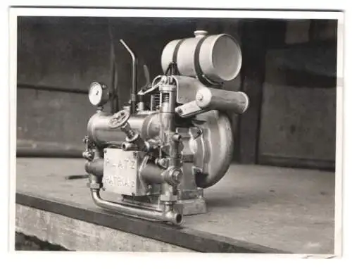 2 Fotografien Technik, Motorpumpe Platz Patria Z der Carl Platz GmbH Ludwigshafen a. Rh., Wasserpumpe