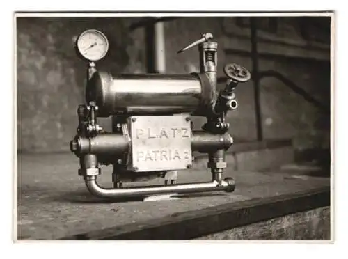 2 Fotografien Technik, Motor Kleingerät Patria Platz Z der Carl Platz GmbH Ludwigshafen, Vorder und Rückansicht