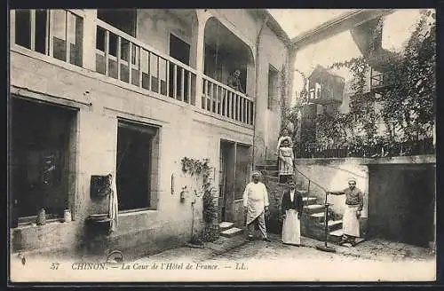 AK Chinon, La Cour de l`Hôtel de France