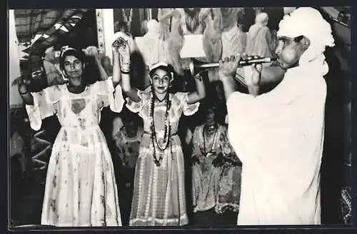 AK arabischer Musiker mit Blasinstrument und Tänzerinnen