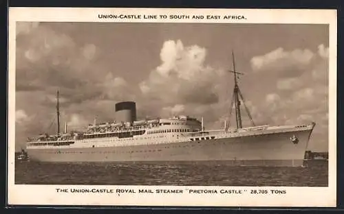 AK Passagierschiff RMS Pretoria Castle vor der Küste, Union-Castle Liner