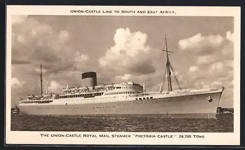 AK Passagierschiff R. M. S. Pretoria Castle vor der Küste, Union-Castle Liner