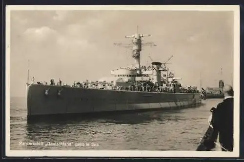 AK Panzerschiff Deutschland der Kriegsmarine geht in See