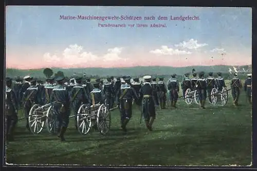 AK Marine-Maschinengewehr_Schützen nach dem Landgefecht, Parademarsch vor ihrem Admiral