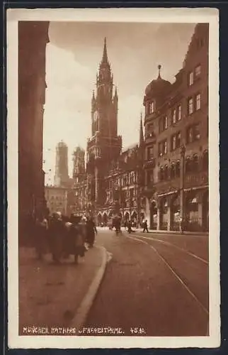 AK München, Rathaus und Frauentürme, Strassenpartie