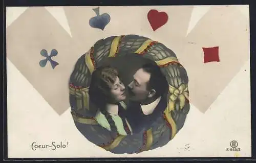 AK Coeur-Solo, Liebespaar im Siegerkranz, Spielkarten