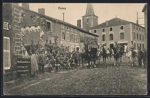 AK Essey, Gruppenfoto d. Soldaten vor der Orts-Kommandantur