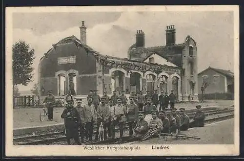 AK Landres, Soldaten am Bahnhof