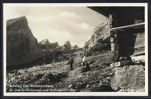 AK Watzmannhaus mit gr. und kl. Watzmann und Watzmannkinder, Berghütte