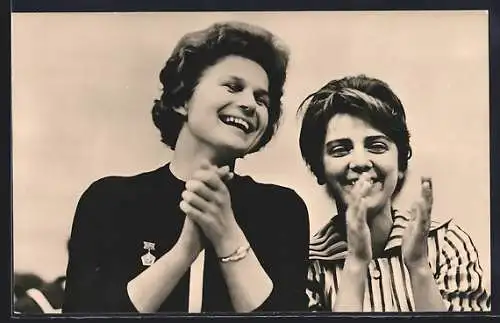 AK Die erste Kosmonautin Valentina Tereschkowa auf dem Weltkongress der Frauen in Moskau 1963