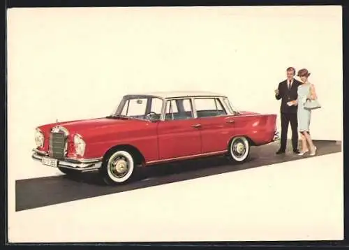 AK Auto-Reklame, Mercedes Benz 220 S mit glücklichem Paar