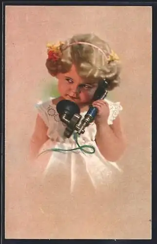 AK Mädchen in einem weissen Kleidchen am Telefon