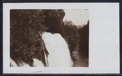 Foto-AK Jaice, Flusspartie mit Wasserfall, 1910