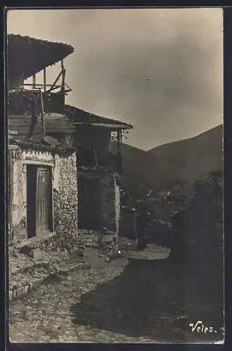 AK Veles, Strassenpartie im Sonnenschein