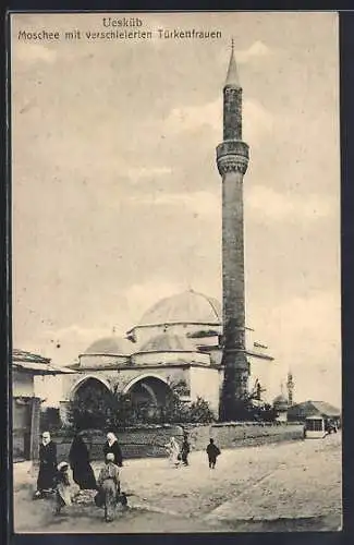 AK Uesküb, Türkinnen vor einer Moschee