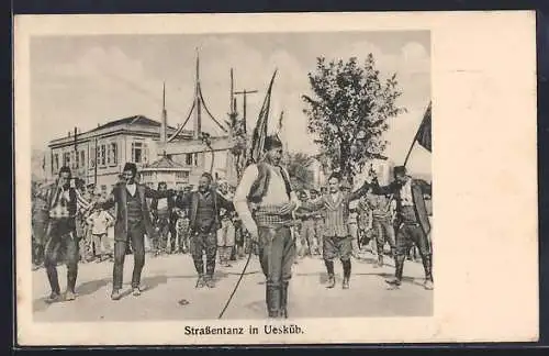 AK Uesküb, Männer beim Strassentanz