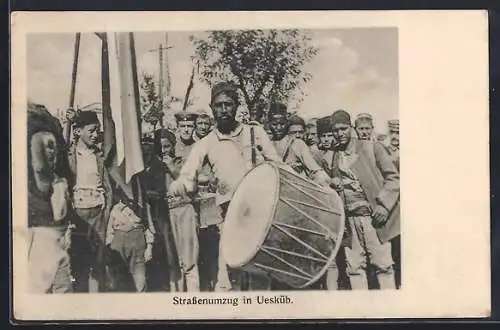 AK Uesküb, Trommler bei einem Strassenumzug