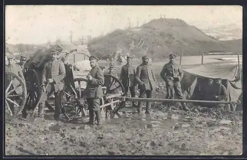 Foto-AK Veles, Uniformierte Soldaten mit einem Wagen