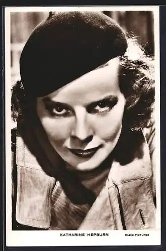 AK Schauspielerin Katharine Hepburn mit Hut