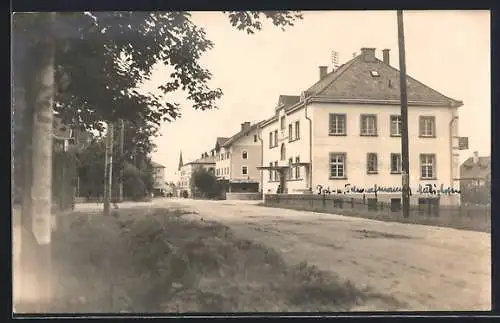 Foto-AK Mattighofen, Strassenpartie am Post- u. Telegraphenamt