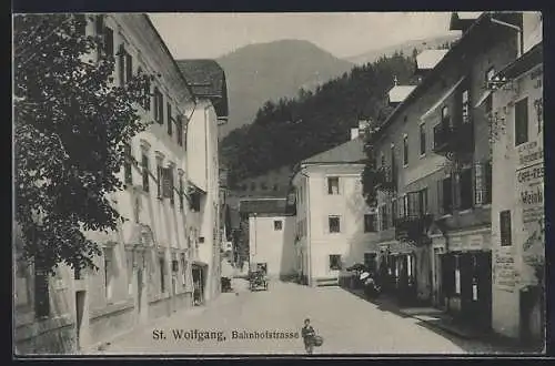 AK St. Wolfgang /Salzkammergut, Bahnhofstrasse mit Café-Restaurant