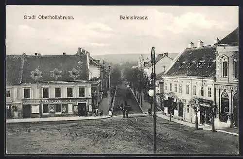 AK Oberhollabrunn, Bahnstrasse mit Buchdruckerei & Buhchandlung Maximilian Jordan