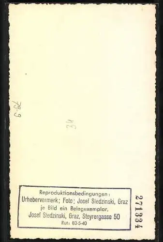 Fotografie Josef Sledzinski, Graz, junge Frau mit Würgeschlange Boa, Schlangentänzerin